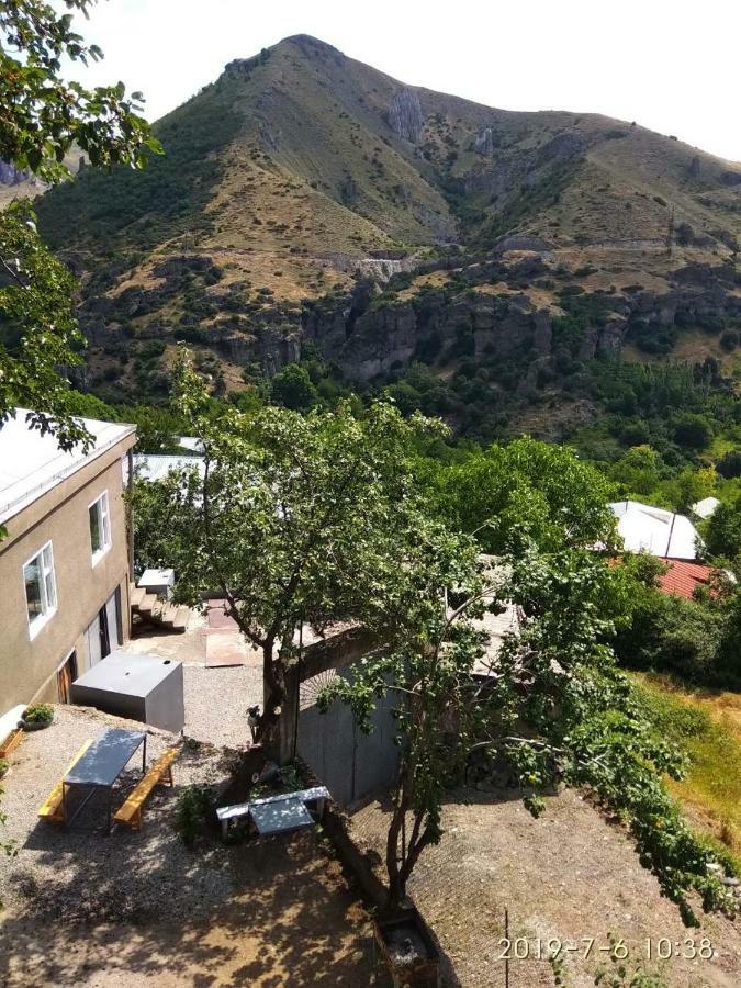 Nnn Guest House Goris Exterior foto
