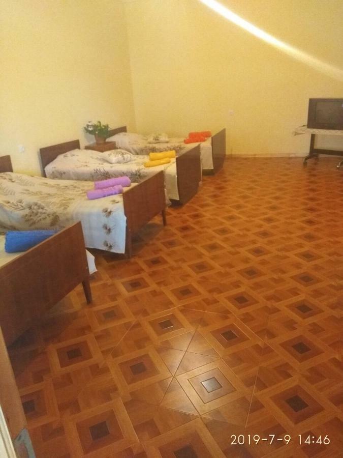 Nnn Guest House Goris Exterior foto