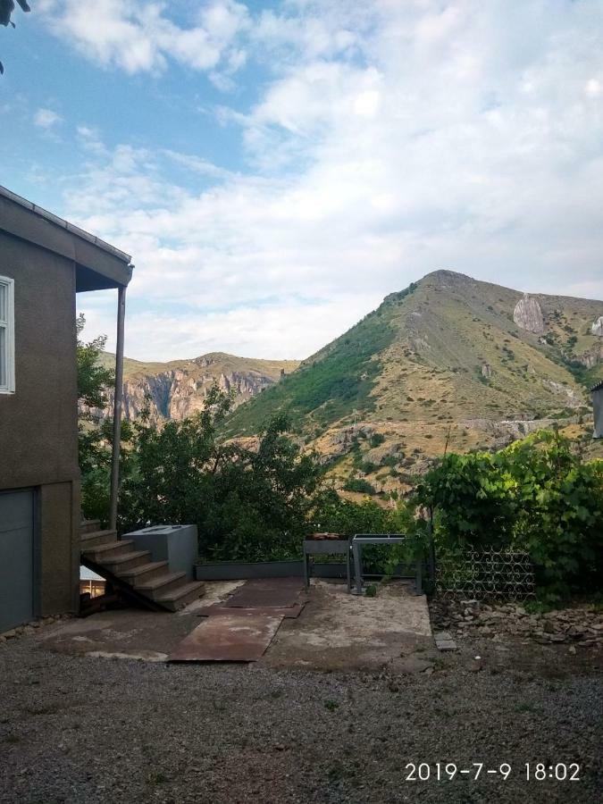 Nnn Guest House Goris Exterior foto