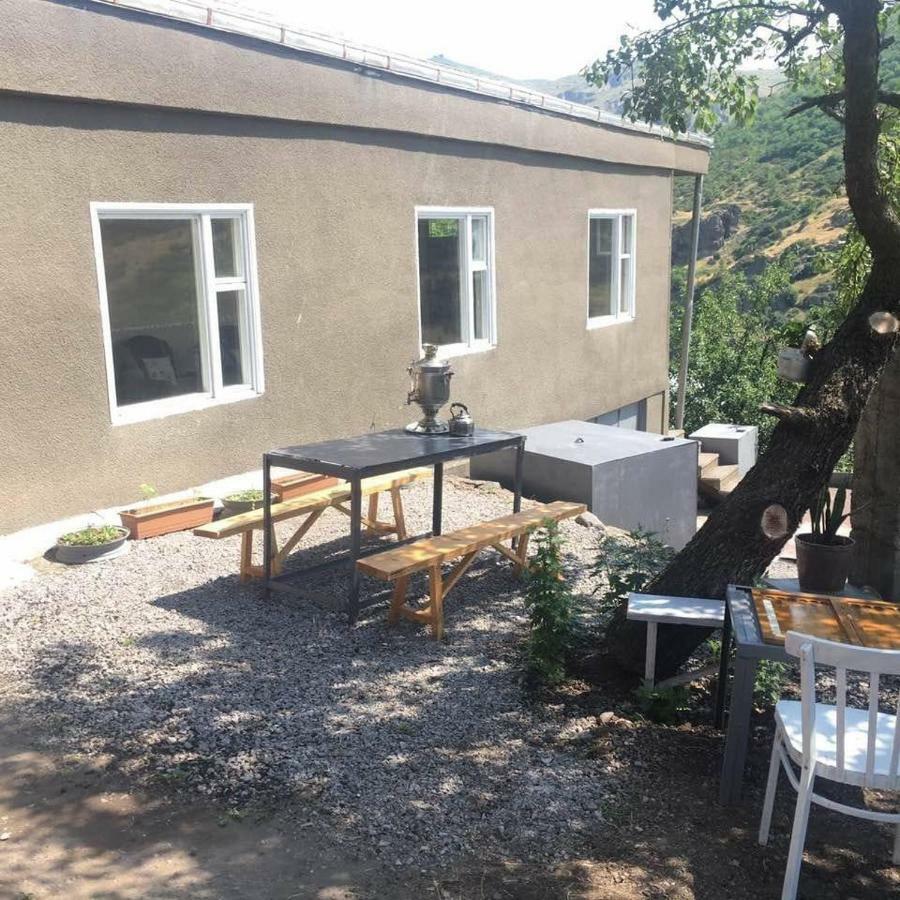 Nnn Guest House Goris Exterior foto