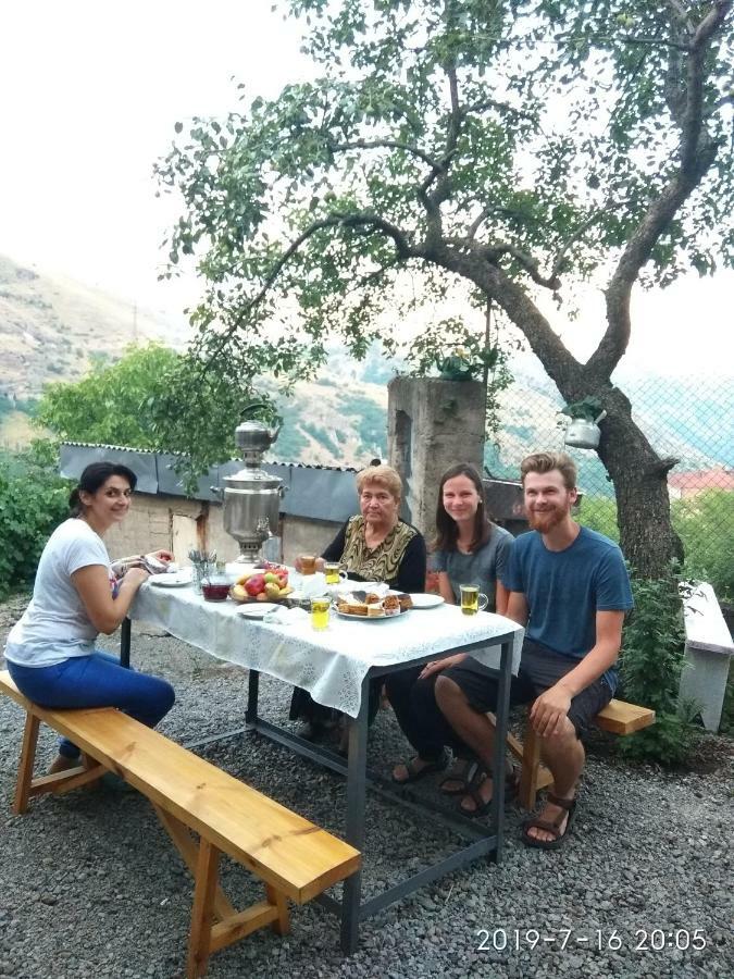 Nnn Guest House Goris Exterior foto