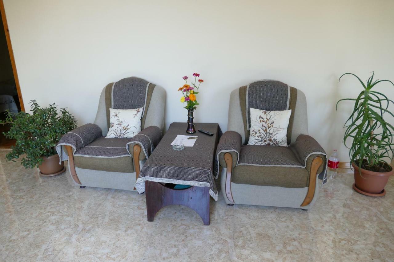 Nnn Guest House Goris Exterior foto